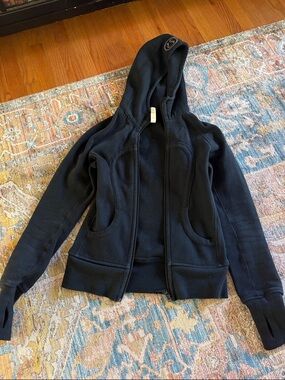 Lululemon Scuba Zip-Up Hoodie with Thumb Holes (Size 2)